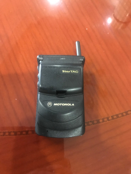 摩托罗拉掌中宝手机，黑色插大卡，天线可伸缩...