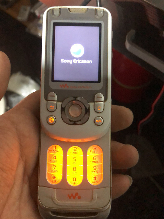 索尼w550手机，42