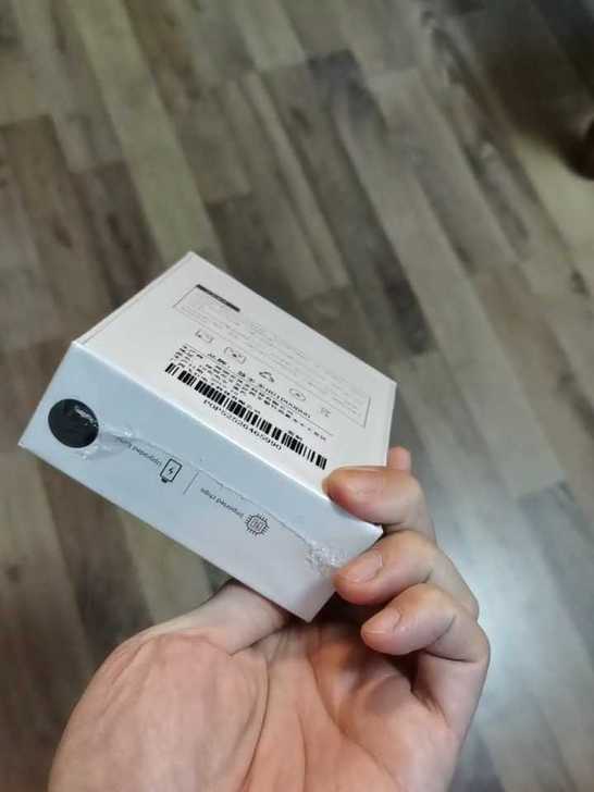 黑色的充电宝，媳妇单位发的，不知道啥牌子，...