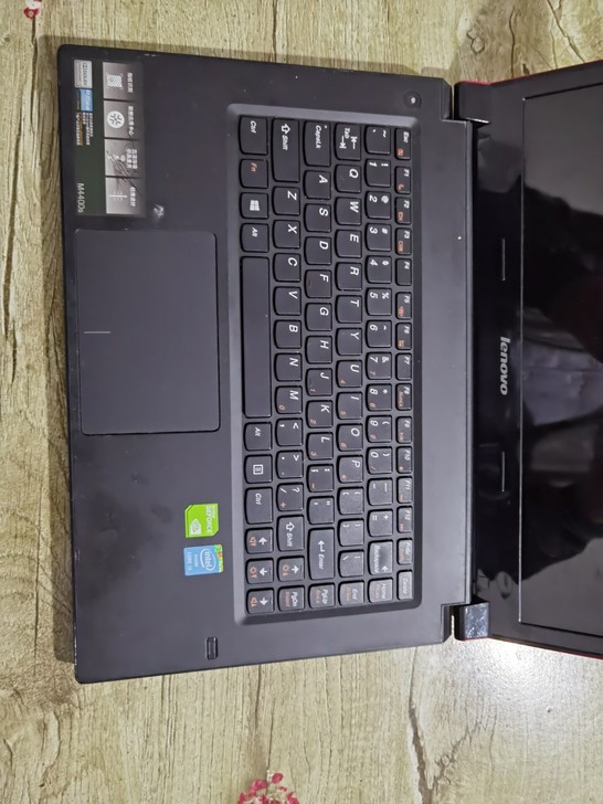 联想m4400s笔记本电脑，红色，边有点掉...