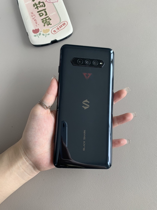 黑鲨4pro 黑色12+256G 95新,...