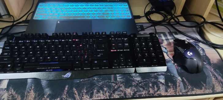 机械革命z2air -s 买了半年左右 摔...