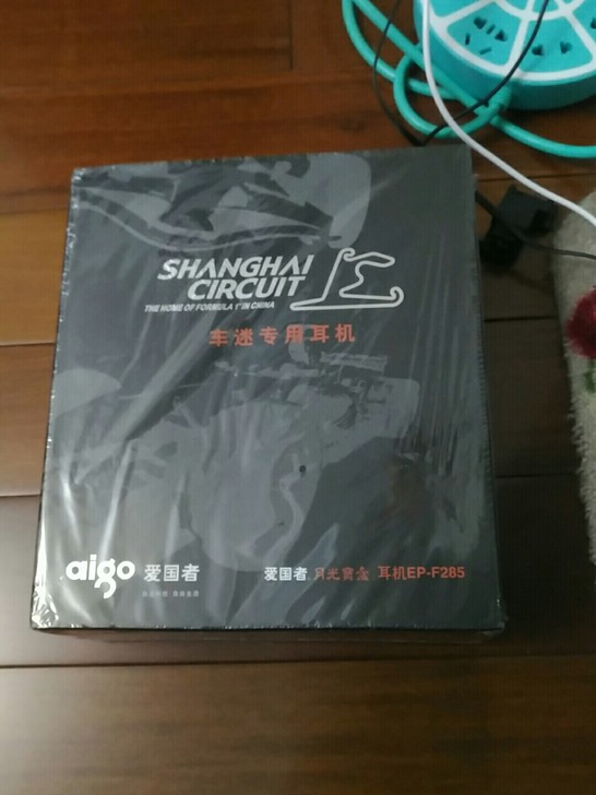 蓝牙无线耳机，带音频专一输入设备。可以用于...