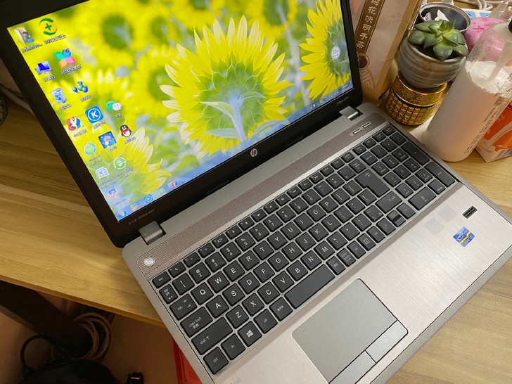 惠普笔记本电脑 i7 8g固态 15寸