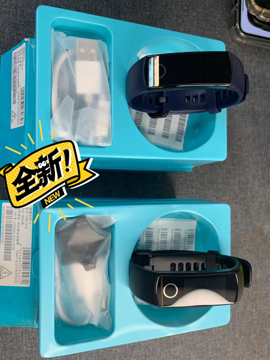 荣耀手环4 ，包装配件齐全，99新成色，