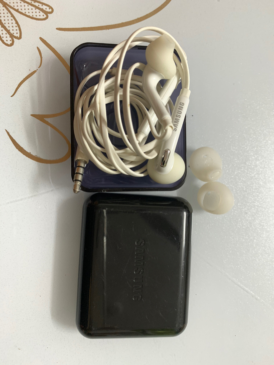 三星耳机手机里面带的 15包邮 保证正品 ！