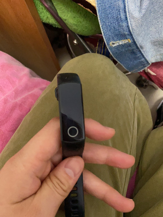 荣耀手环4  标准版  有需要的来找我没用...