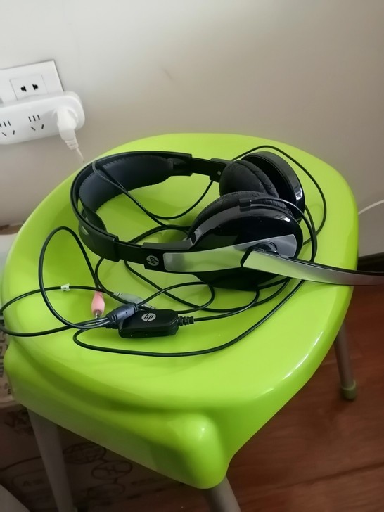 惠普原装头戴式耳机+高清摄像头，耳机偶尔用...