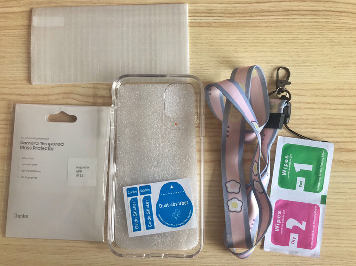 iphone11手机壳，全新没用，配件如图...