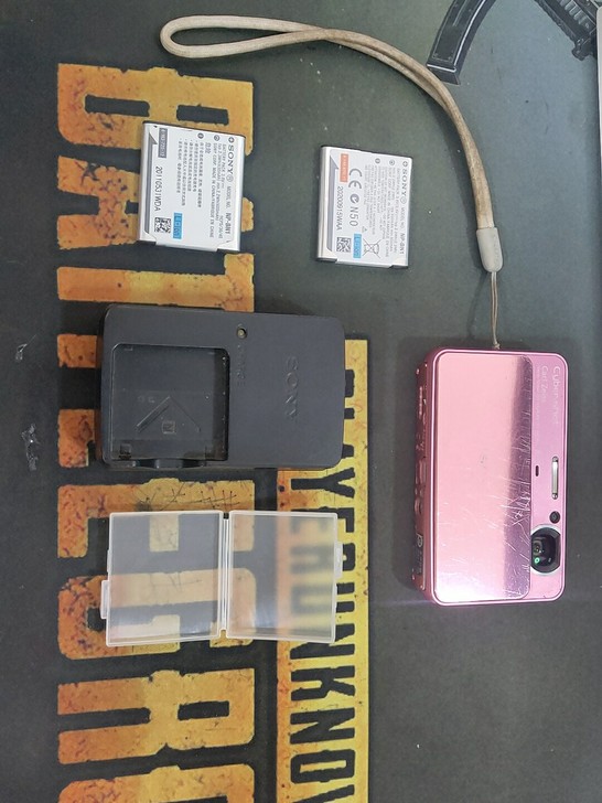 索尼卡片照相机，九年的机器。闲置出售。