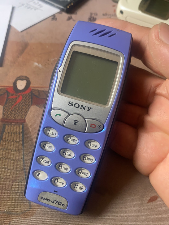 索尼手机，型号j70c，成色不错如图，不开...