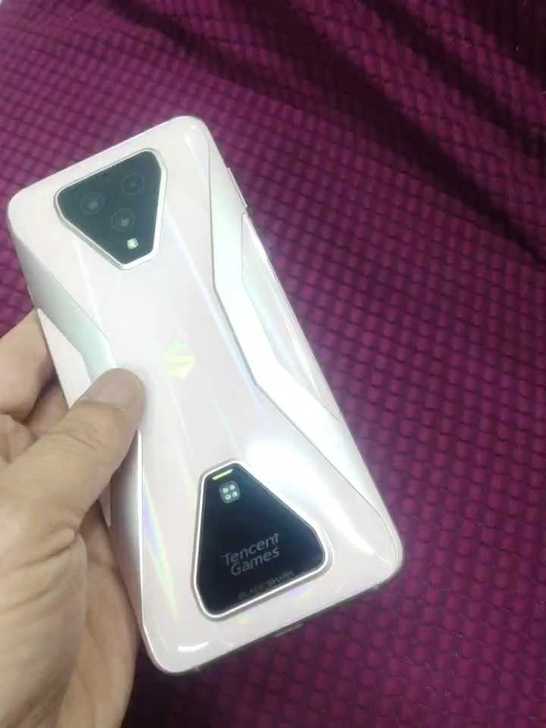 黑鲨3 12+256 粉色