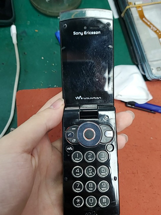 索尼翻盖机  功能好  比大漂亮都漂亮的备...