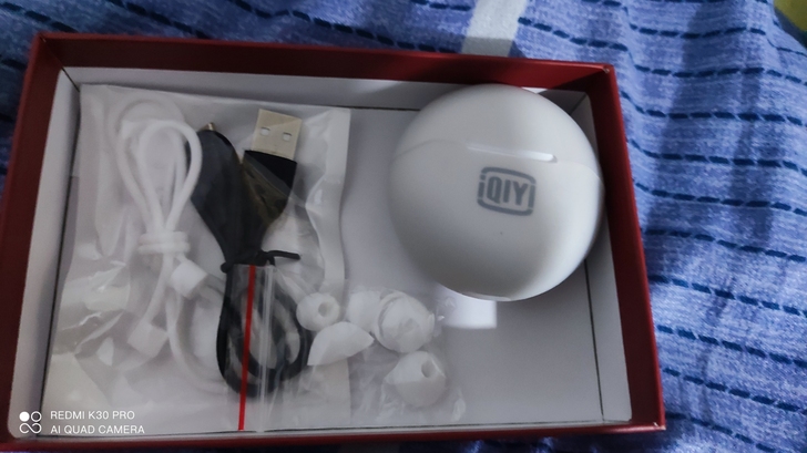 耳机T104，用的比较少。戴着很轻很舒适。...