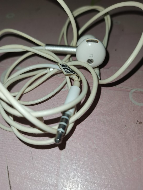 华为正版耳机,品相如图,之前自用,现在闲置...