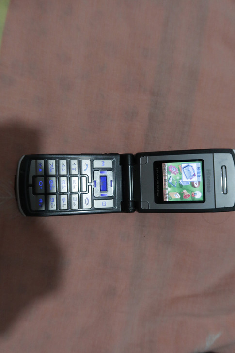 海信翻盖手机，2006年生产，保存完好，可...