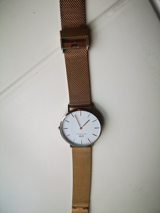 家中闲置手表,低价出售!表面微有磨损,介意...