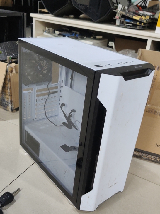 动力火车 白色侧透机箱 玻璃侧透 很重