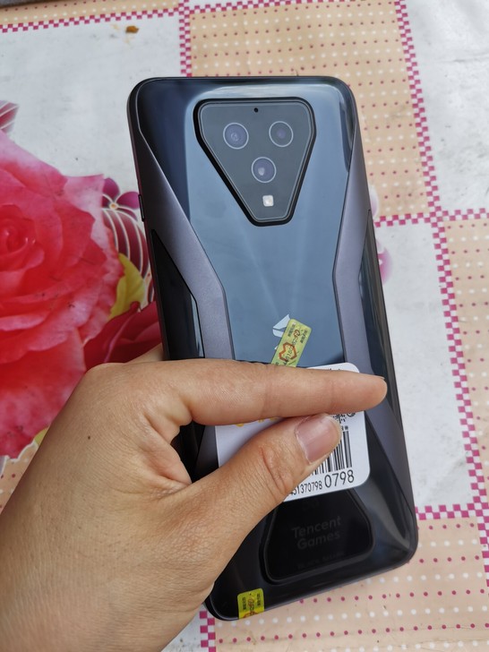 黑鲨3s 配置12+128gb，骁龙865...