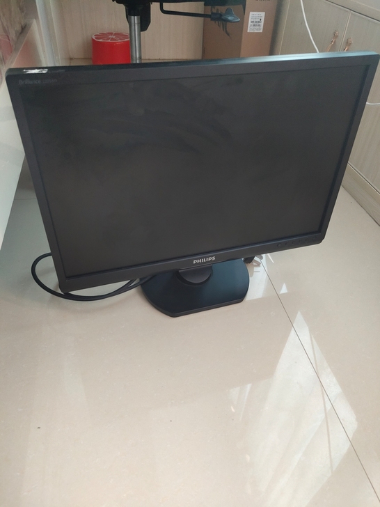 飞利浦显示器22寸。能能正常使用。丰城自提。