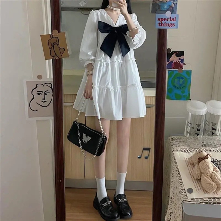 全新包邮，白色小众泡泡袖连衣裙，夏季新款法...