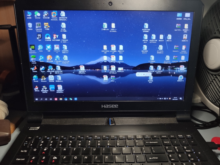 下图是神舟战神游戏本清灰过程记录，4年的笔...