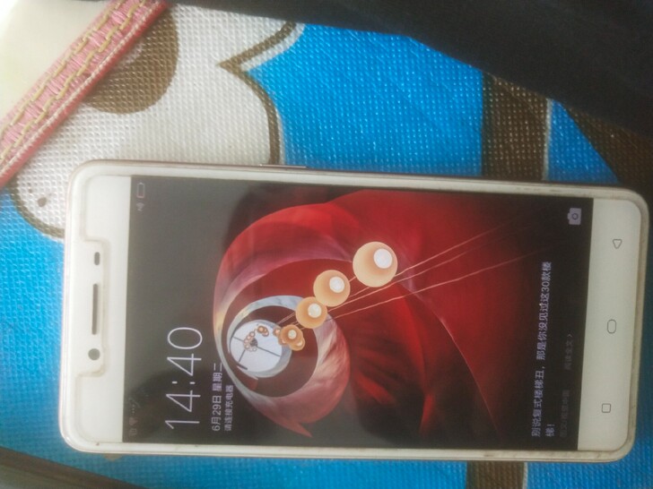 OPPO手机一点磨损没有，