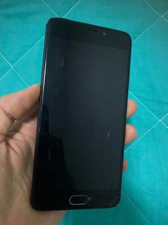 魅蓝手机，32g内存，70元转卖，外屏有损...