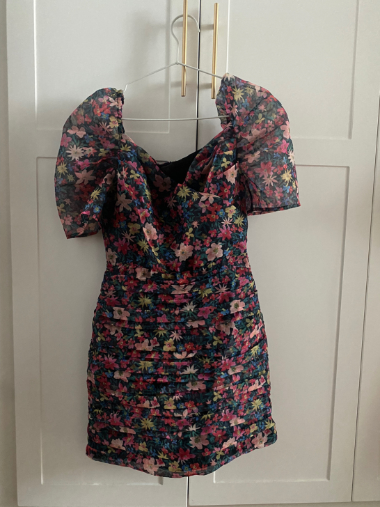 闲置裙子一条,穿过2次,低价处理