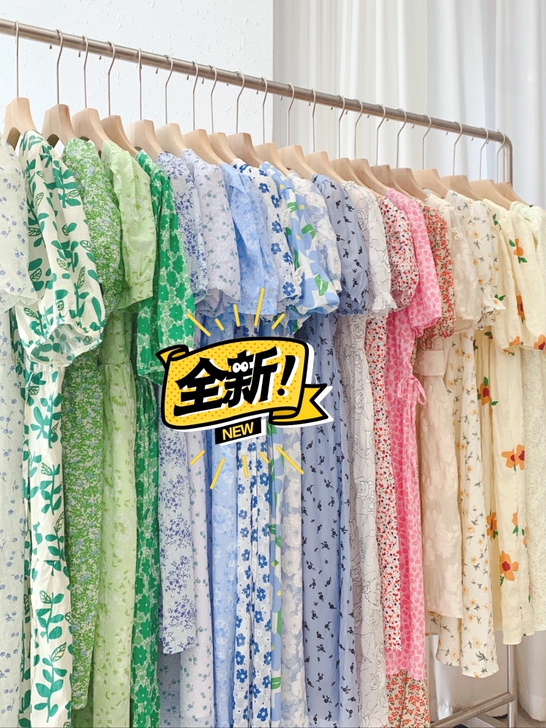 【免费送碎花裙】夏季新款夏款v领短袖碎花百...