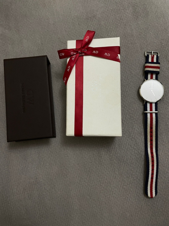 出二手dw手表，尺寸40mm。在官方旗舰店...