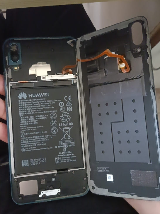 华为畅享9plus  不知道为什么不开机了...