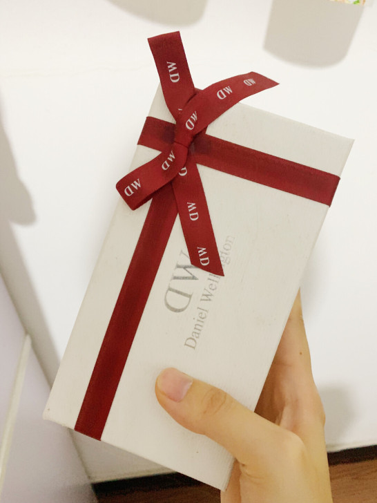 DW女表 买来带过几次 放了很久 成色几乎...