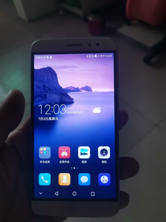 华为麦芒5,4+64配置,双卡双待,三网通...
