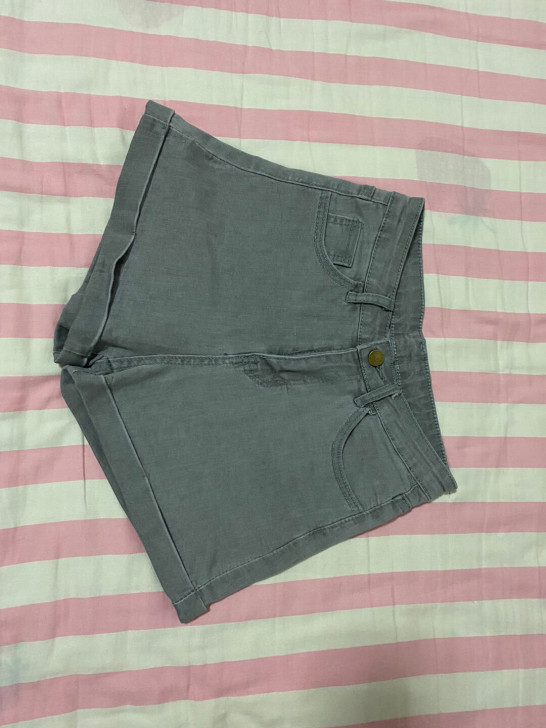 出浅灰色短裤 m码