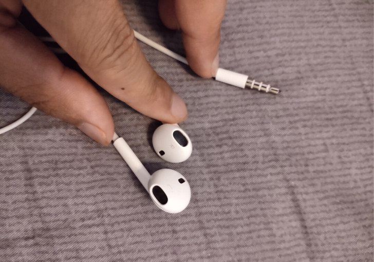 苹果耳机保真九新45包邮,如假可白送