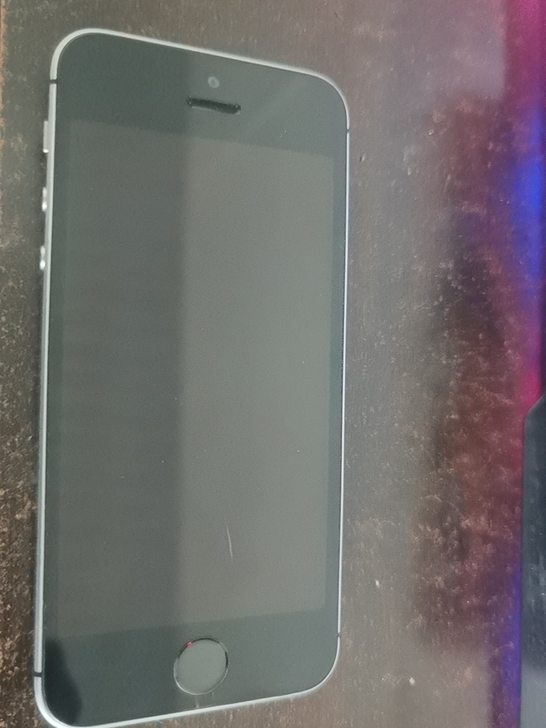 99新美版iphonese  64g  一...