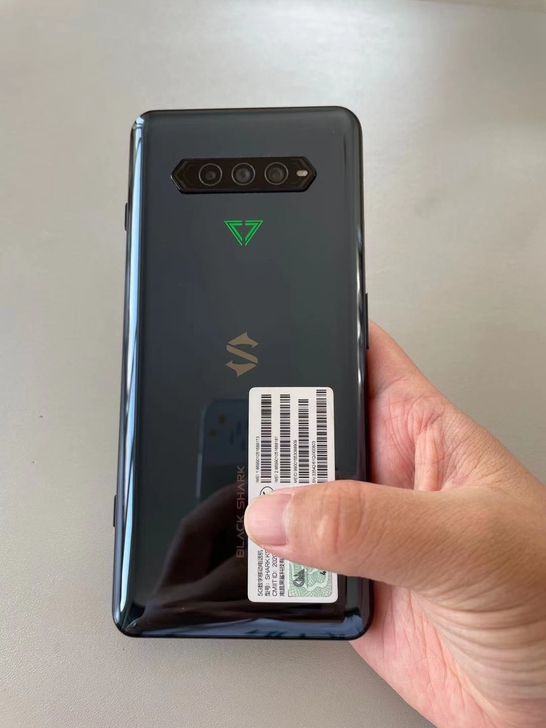 27 黑鲨4pro 16+512G 99新，