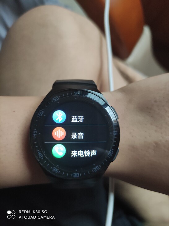 因过生日，朋友送的一块华为同款太空人手表！...