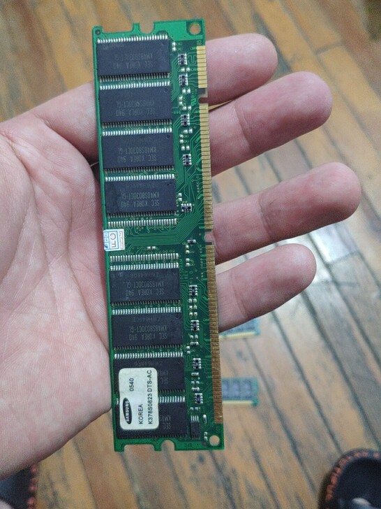 三星内存一个需要的老铁可以拍，电脑拆下来的...