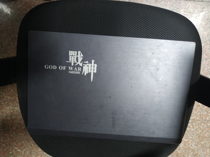 有瑕疵的游戏笔记本电脑神舟战神K650D