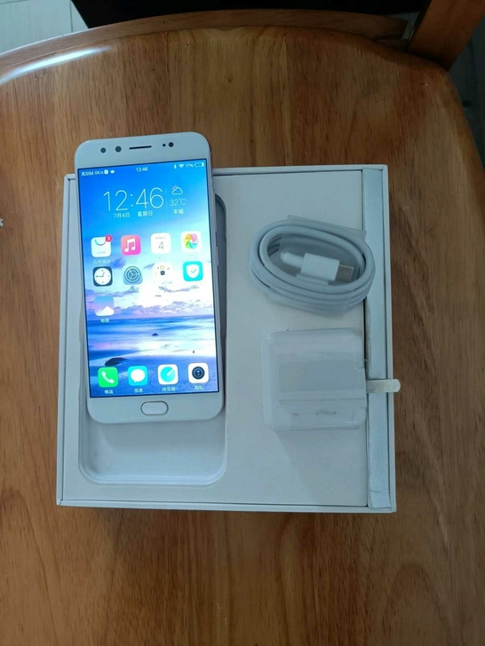 vivo x9 女生自用手机 金色成色如图...