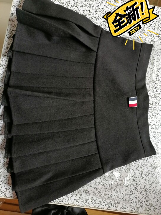 新买的短裙，全新未穿过，买小了穿不了，低价出