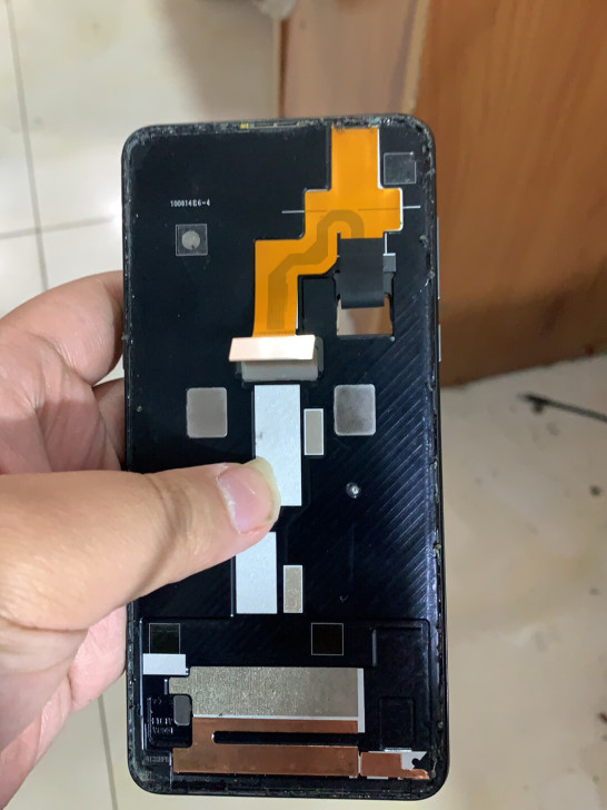 小米mix3 顾客说摔了下。到不开机了。主...