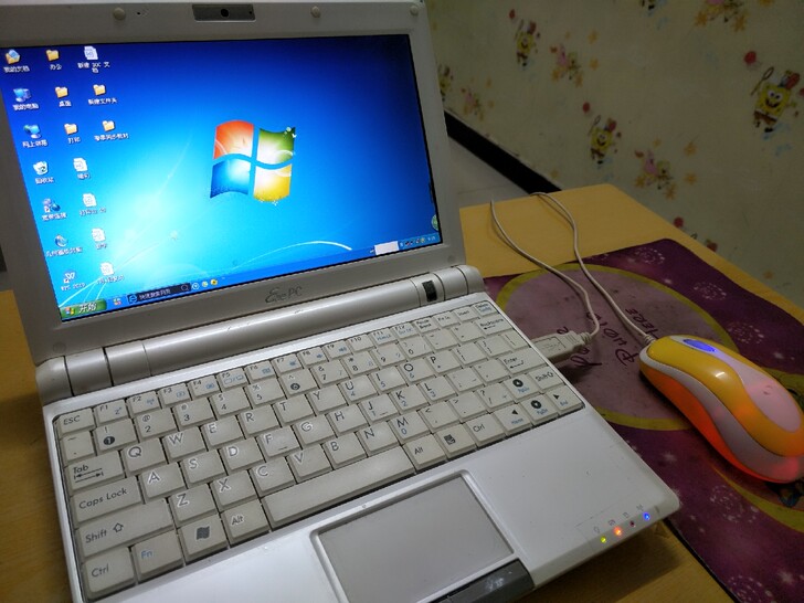 小型笔记本电脑