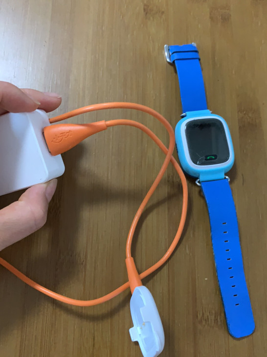 小天才老款电话手表如图，含充电线，有需要的拍