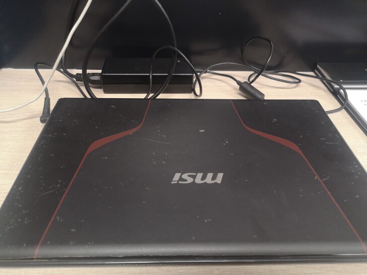 微星GE60笔记本电脑，15寸。全部贴膜