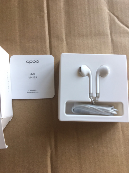 oppo官方原封正品的耳机，包装盒压坏，仅...