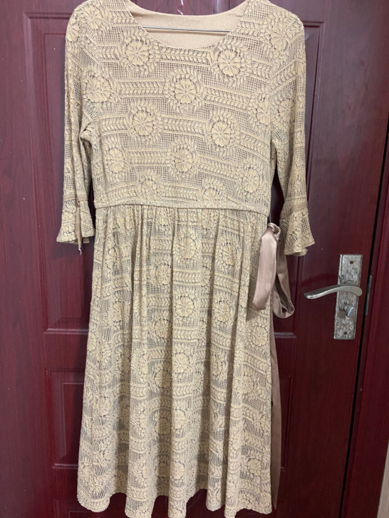 蕾丝连衣裙,有腰带,质量很好,S-M,记不...