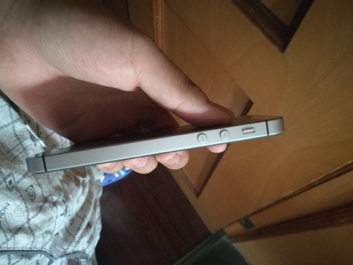 黑色iphone SE 16GB 美版黑解...